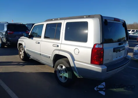 2008 Jeep Commander Sport z USA, uszkodzony, nr VIN 1J8HG48K78C187705